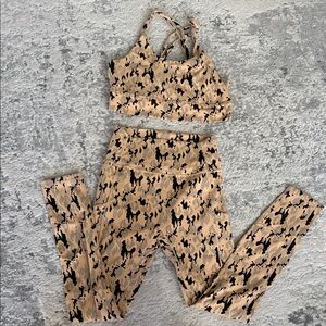 Elegant Tan and Black Women's Leggings Set